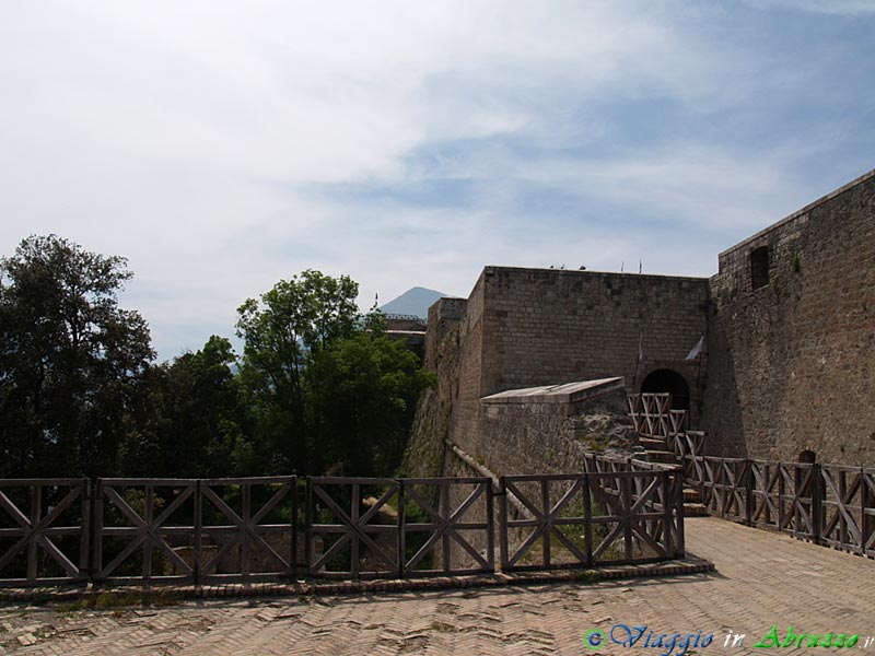 36-P5188513+.jpg - 36-P5188513+.jpg - La fortezza di Civitella del Tronto.